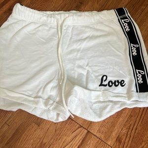 A pair of no boundaries size small 3 to 5 super cute on new never wore